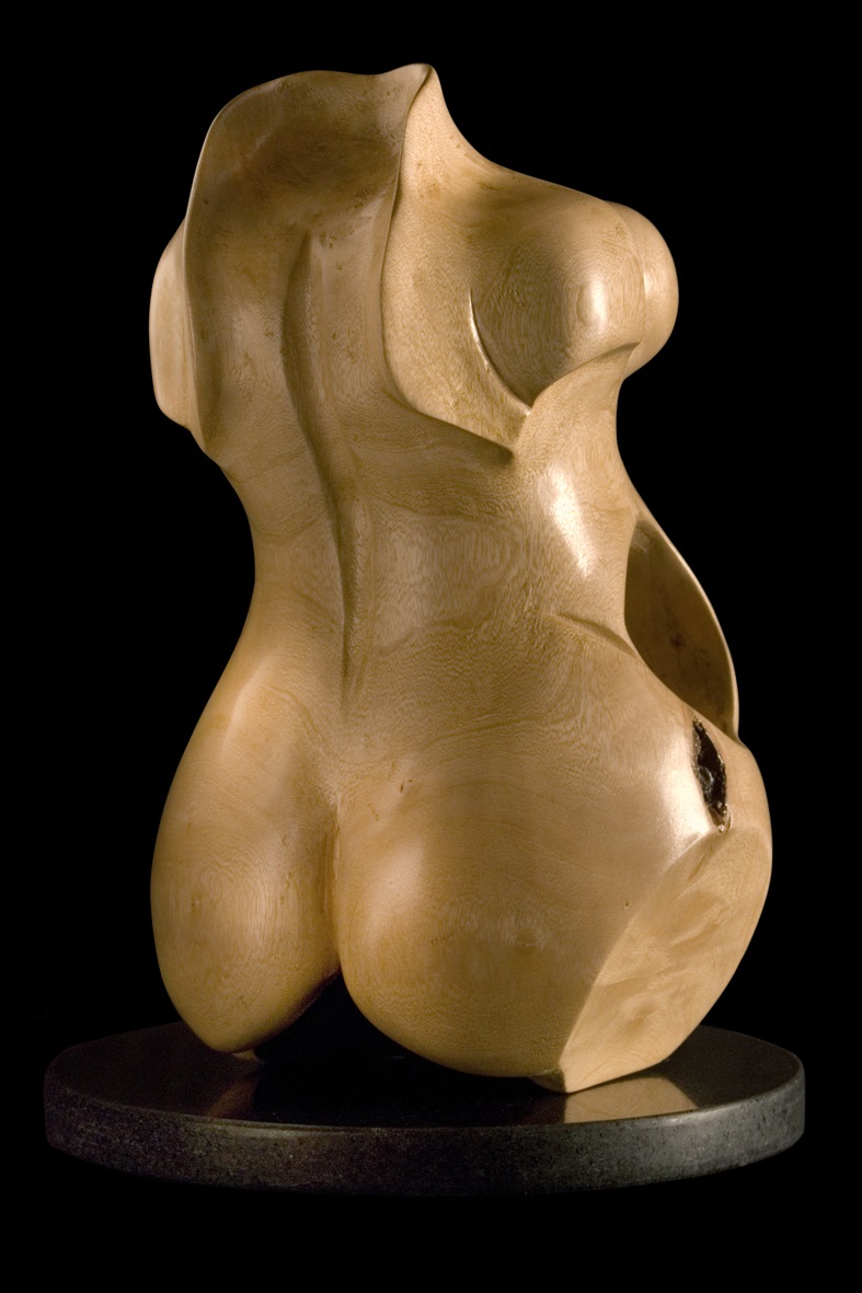 Escultura 'Dentro de Mí' tallada en madera de fresno, 30x20cm